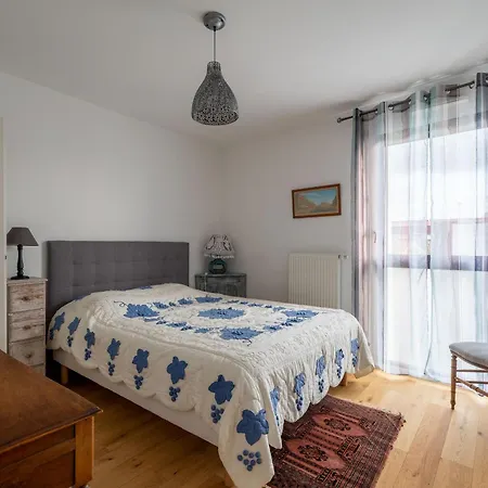 Apartment - Aiguillon - T5 Avec Terrasse, Parking Securise Et Wifi