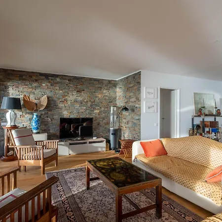Apartment - Aiguillon - T5 Avec Terrasse, Parking Securise Et Wifi