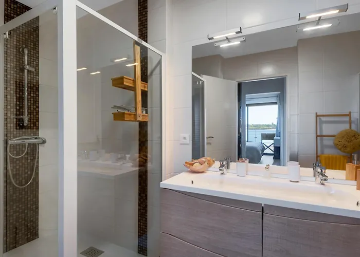 Daire - Aiguillon - T5 Avec Terrasse, Parking Securise Et Wifi - Fr-1-319-404